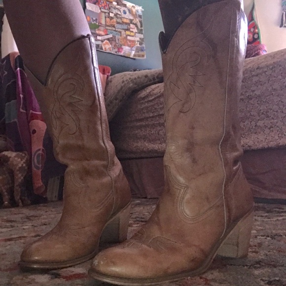 Vintage Dingo Heeled Boots - Picture 12 of 13